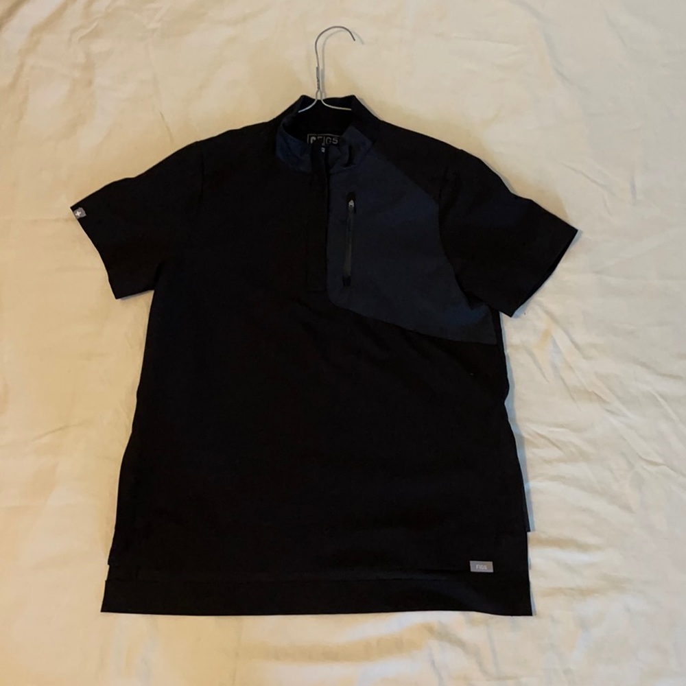 Figs scrub top, quarter zip.  Size XS Mundri new
